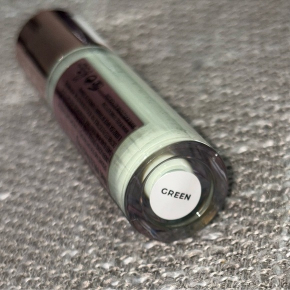 Green | Makeup Revolution Conceal & Correct - Picture 3 of 6